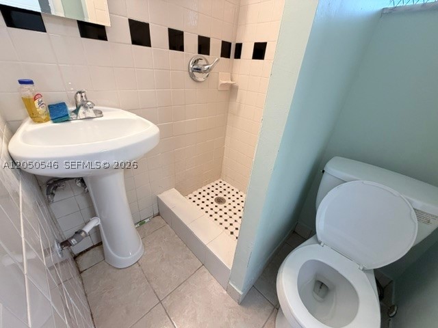ROLLING GREEN CONDO F - Residential Lease