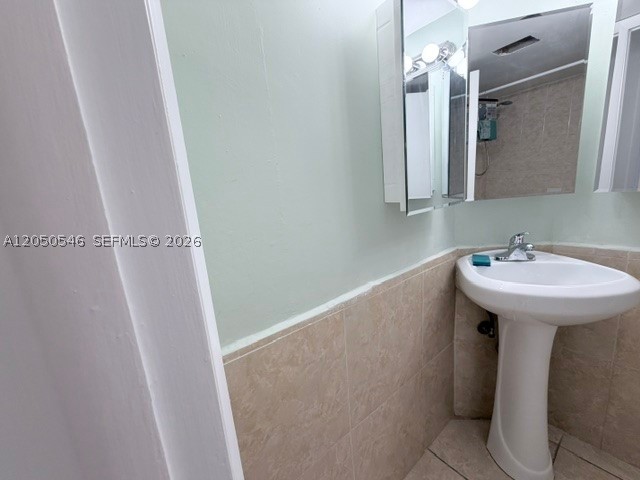 ROLLING GREEN CONDO F - Residential Lease
