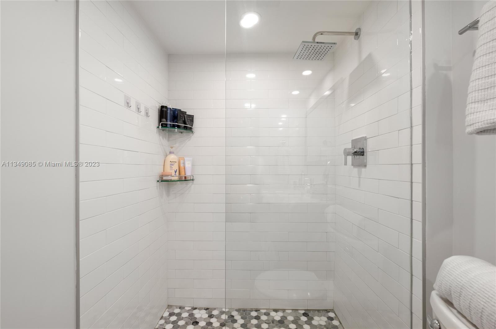 ARLEN BEACH CONDO - Residential Lease