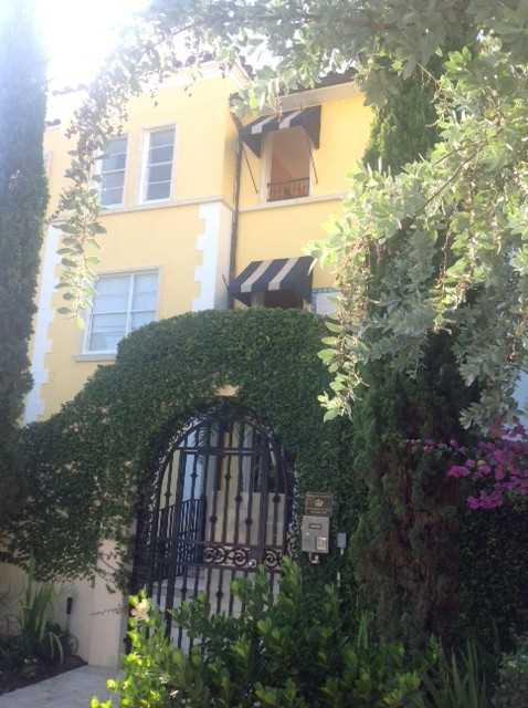 GORGEOUS COMPLETLY FURNISHED UNIT,PLENTY OF LIGHT, ONE BEDROOM PLUS DEN  WITH WINDOW ON THE MOST SELECTED BOUTIQUE BUILDING IN ONE OF THE BEST NEIGHBORHOODS,A TRUE COZY AND HISTORICAL GEM. THIS ALL REMODELED CONDO HAS BAMBOO FLOORS, STAINLESS STEEL APPLIA NCES, GAS STOVE,COMBO W/D,MICROWAVE, REFRIGERATOR.POOL,GATED GARAGE, COURTYARDS AND LOUNGE BY THE CANAL.CLOSE TO THE BEACH, SHOPS AND RESTAURANTS
