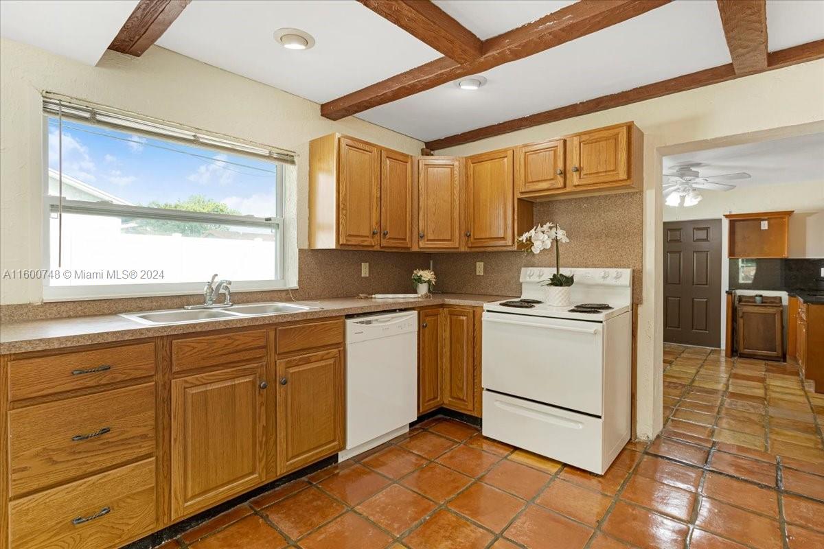 EVERGLADE LAND SALES CO - Residential Lease