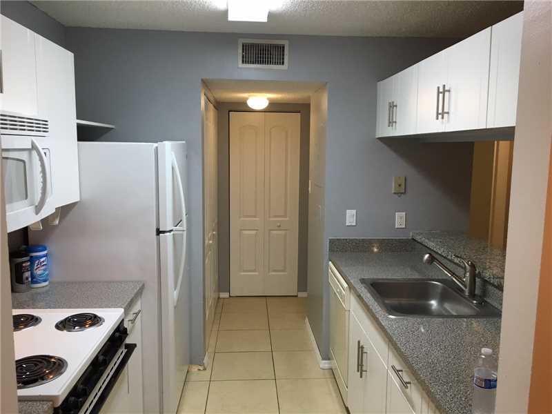 Excellent and very spacious 2/2 Condo in Royal Palm Place. Washer and dryer inside, this apartment is in second floor. Unit with very nice garden view. Tiles throughout. Community with pool, tennis courts, indoor racquetball court,& more,  There is a Gara ge available (this one it is not included in the rent).  Welcome PETS!!!