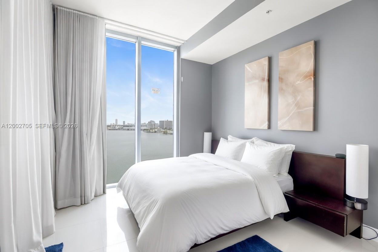ELOQUENCE ON THE BAY COND - Residential