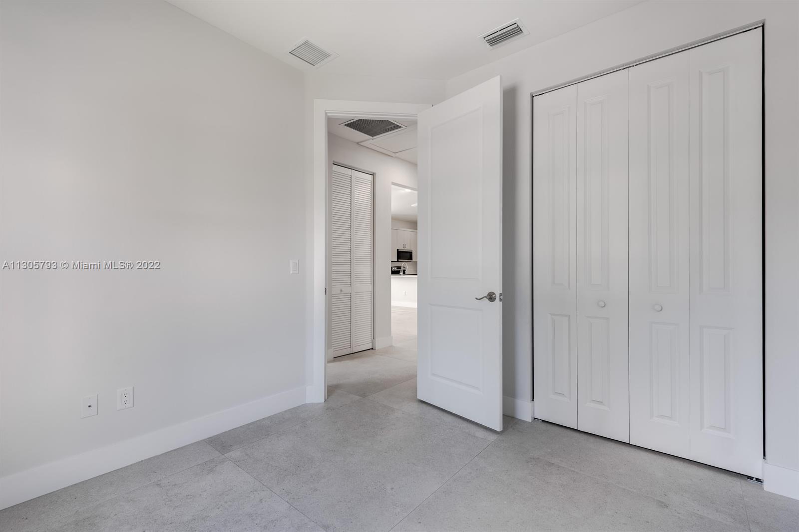 LAKE WORTH TOWN OF - Residential Lease