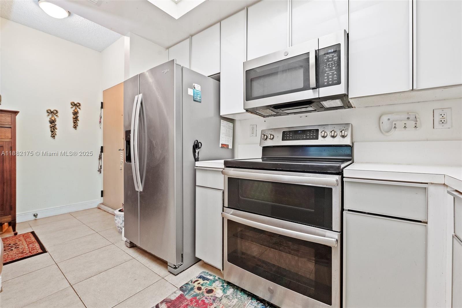 DORAL HOUSE CONDO NO 2 - Residential