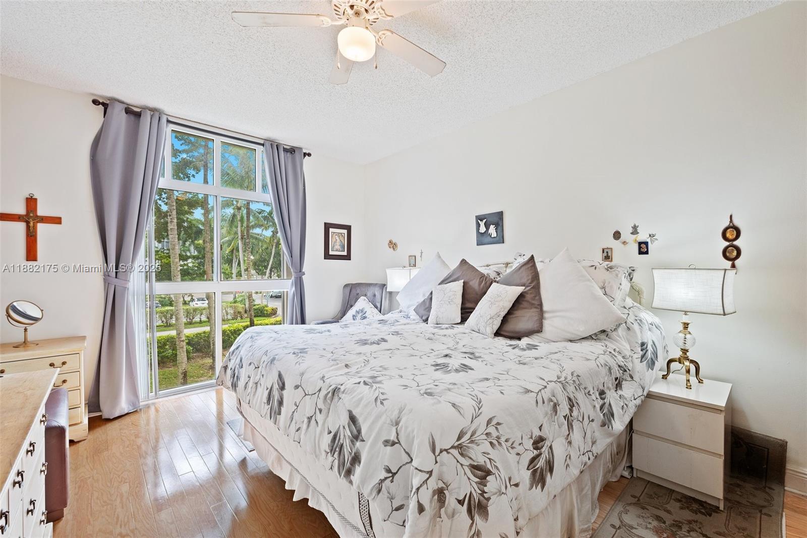 DORAL HOUSE CONDO NO 2 - Residential