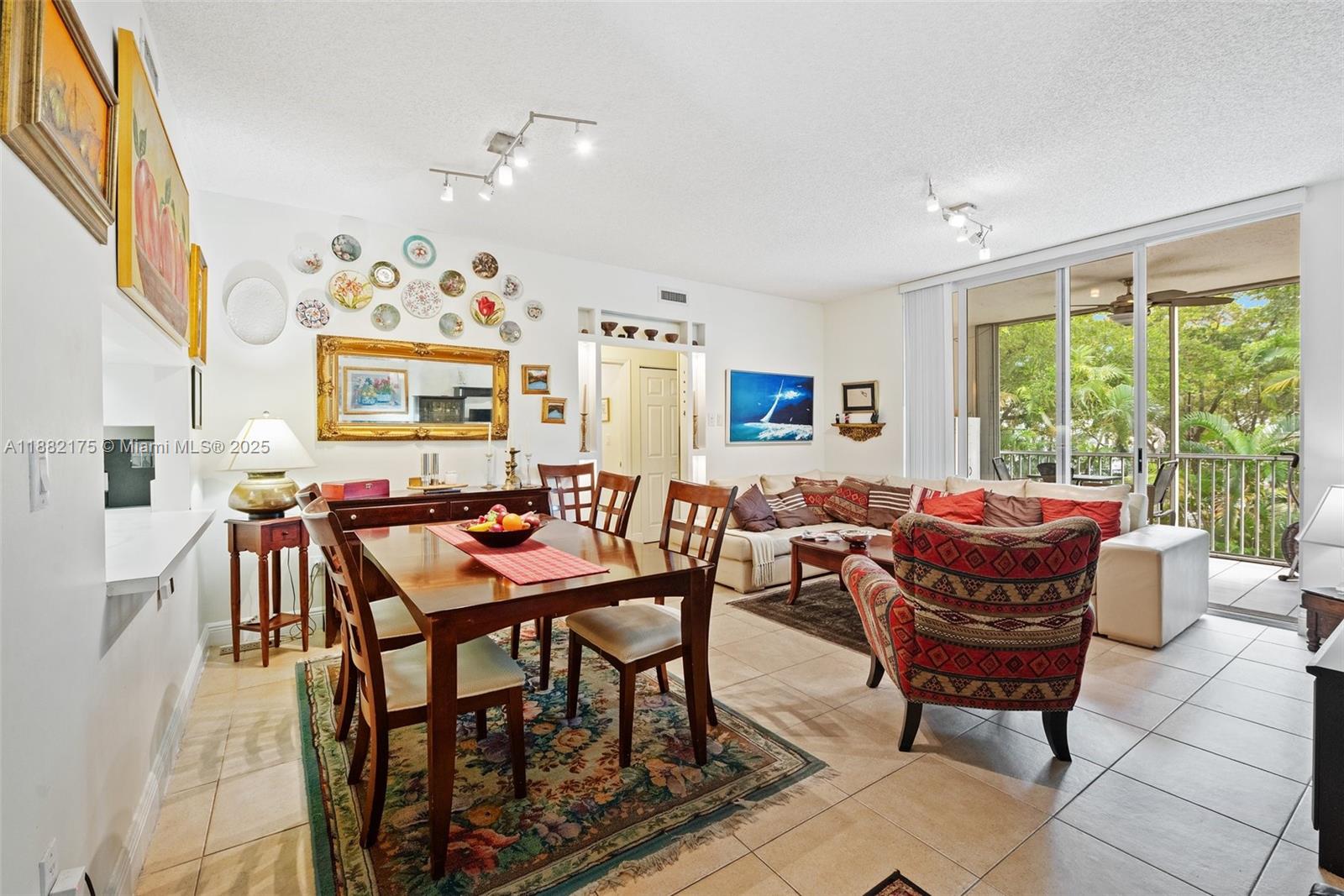 DORAL HOUSE CONDO NO 2 - Residential