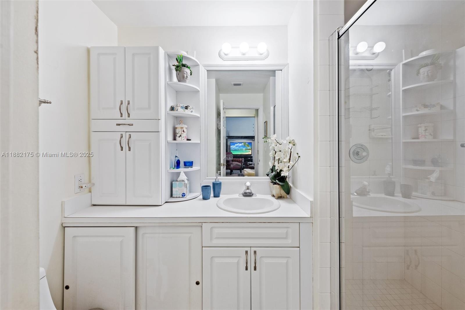 DORAL HOUSE CONDO NO 2 - Residential