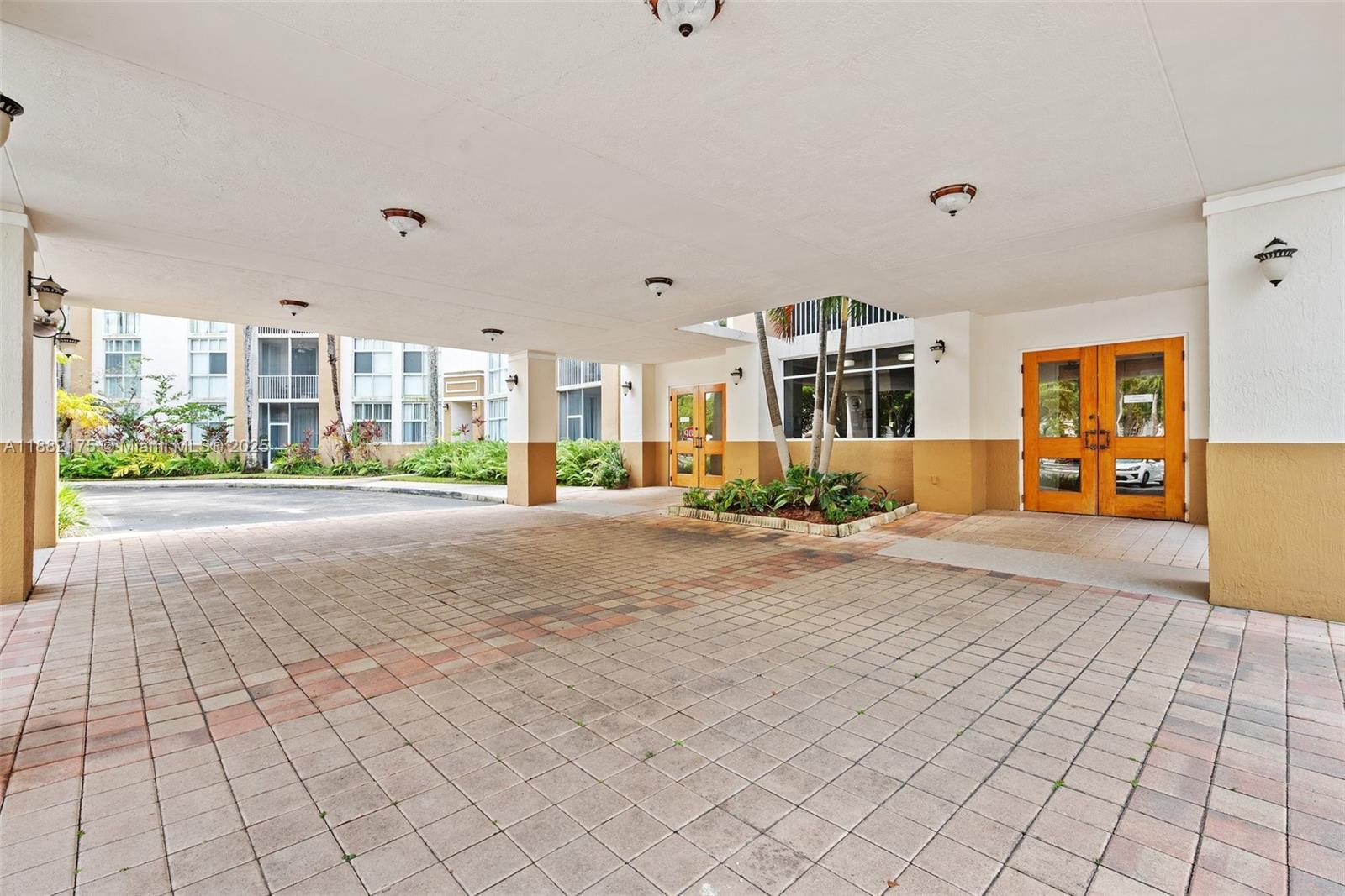 DORAL HOUSE CONDO NO 2 - Residential