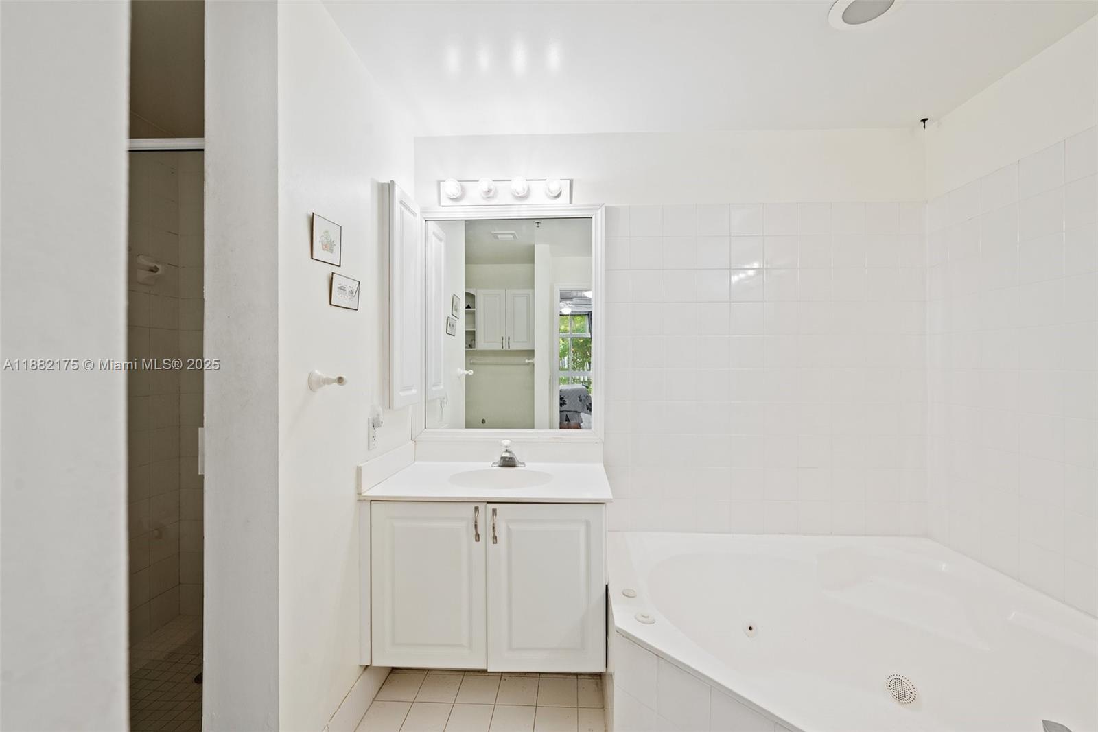 DORAL HOUSE CONDO NO 2 - Residential
