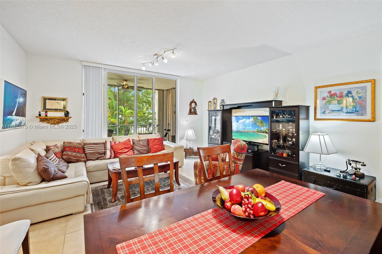 DORAL HOUSE CONDO NO 2 - Residential