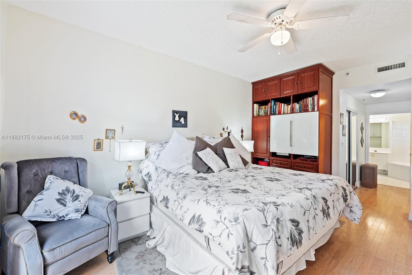 DORAL HOUSE CONDO NO 2 - Residential