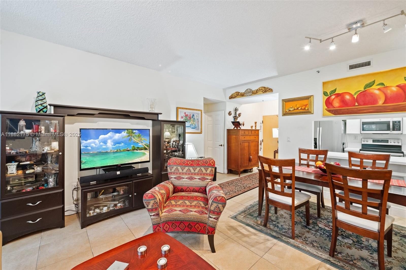 DORAL HOUSE CONDO NO 2 - Residential