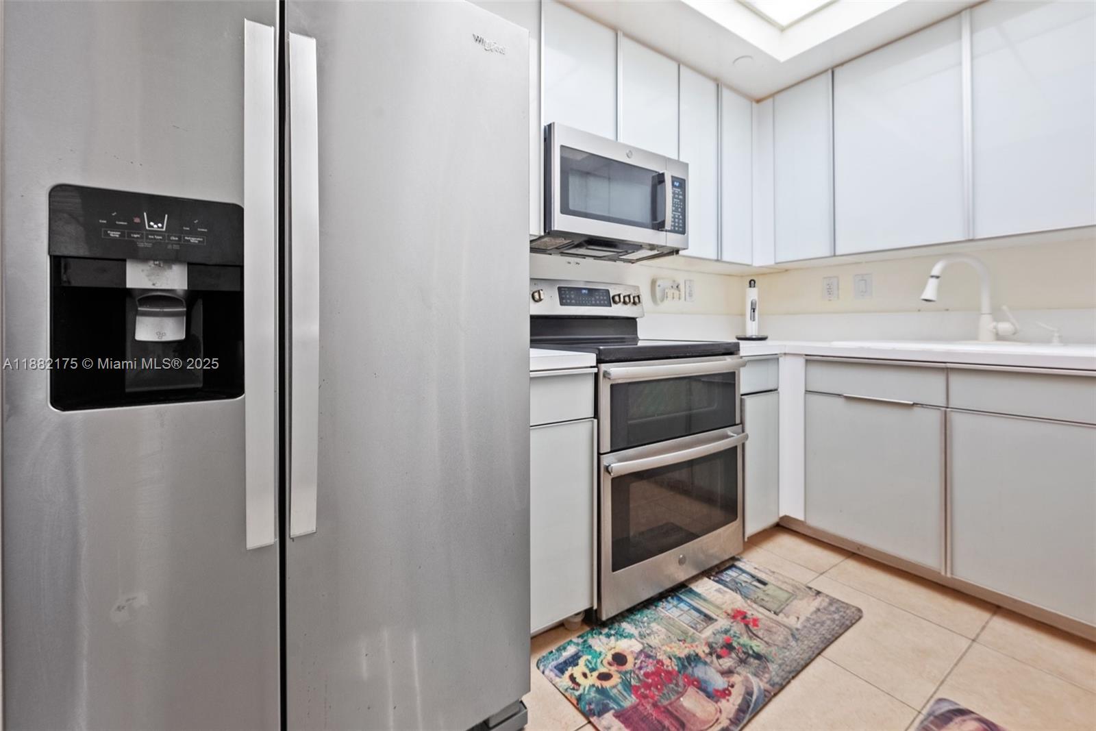 DORAL HOUSE CONDO NO 2 - Residential