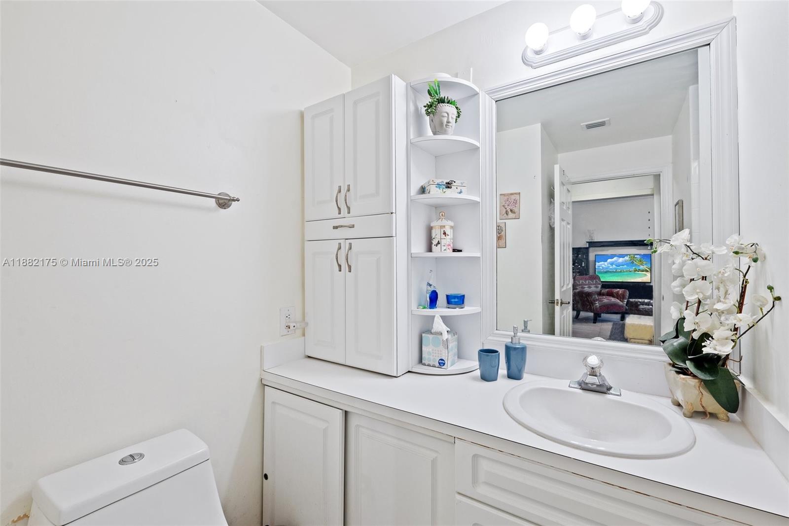 DORAL HOUSE CONDO NO 2 - Residential