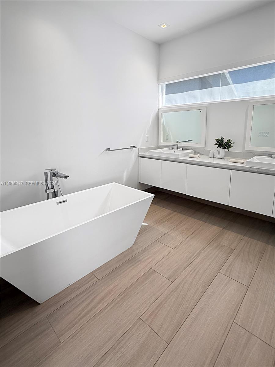 WESTON ESTATES - Residential