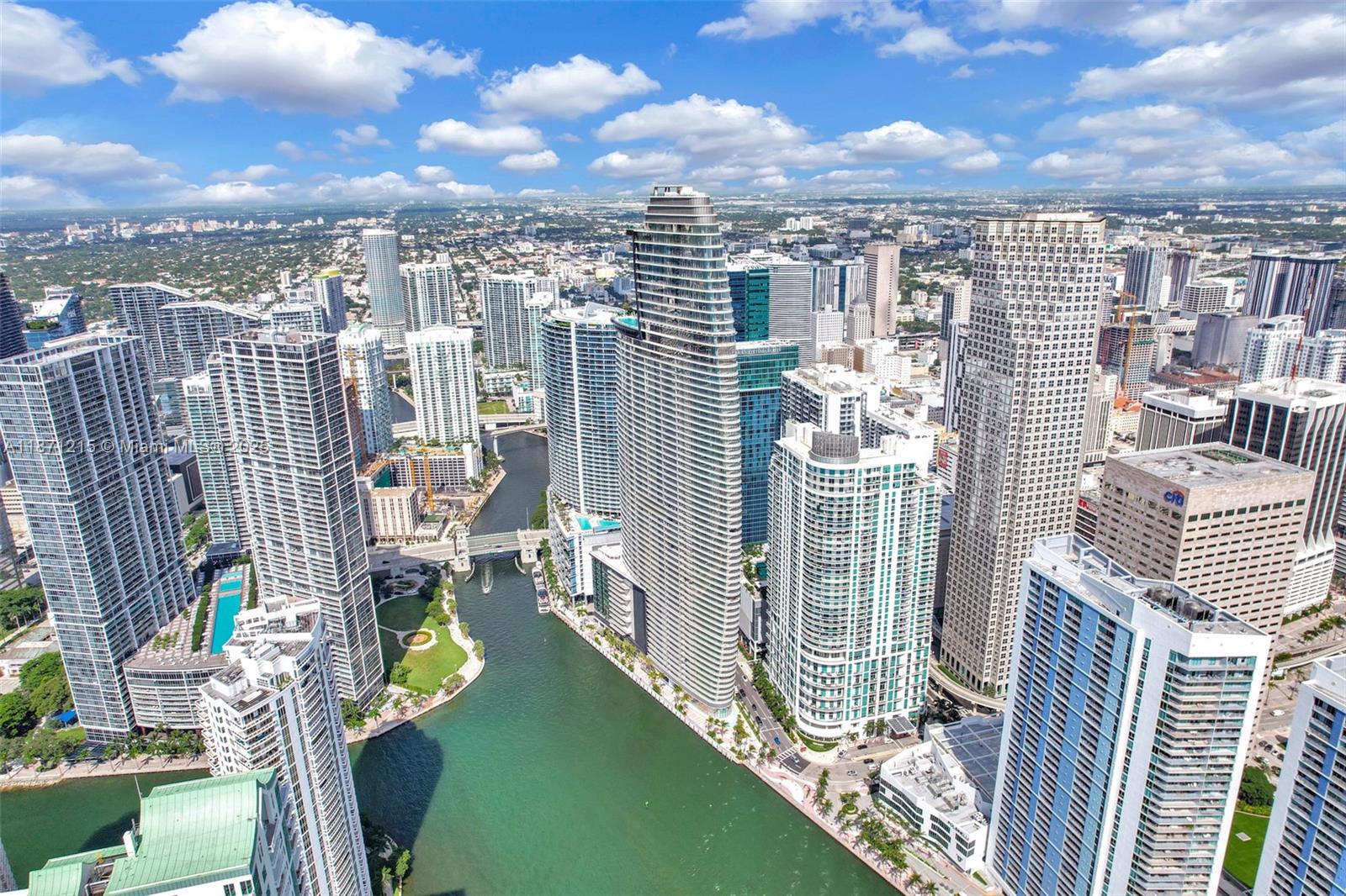 300 BISCAYNE BLVD WAY COND - Residential