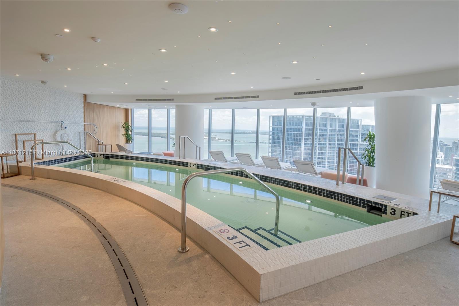 300 BISCAYNE BLVD WAY COND - Residential