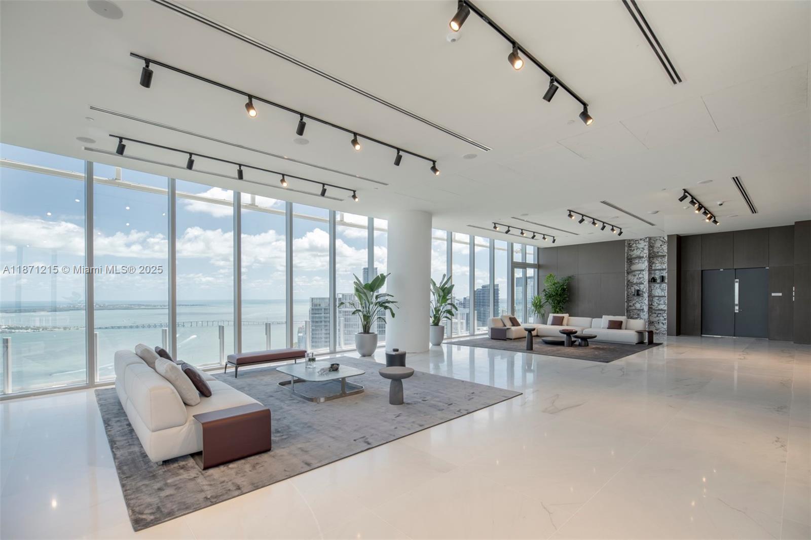 300 BISCAYNE BLVD WAY COND - Residential