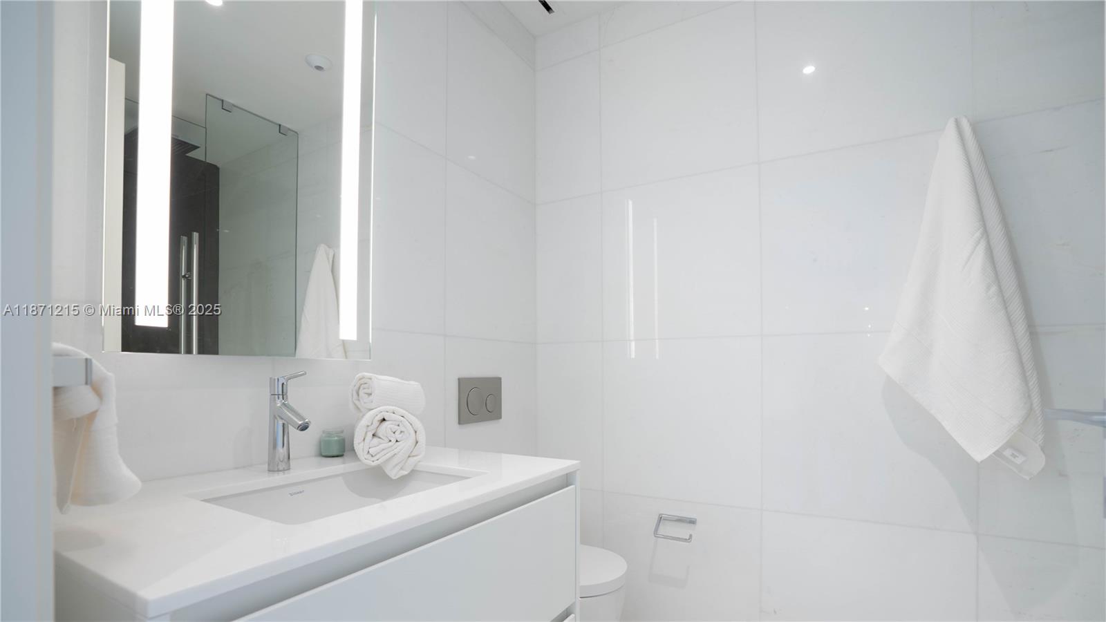 300 BISCAYNE BLVD WAY COND - Residential