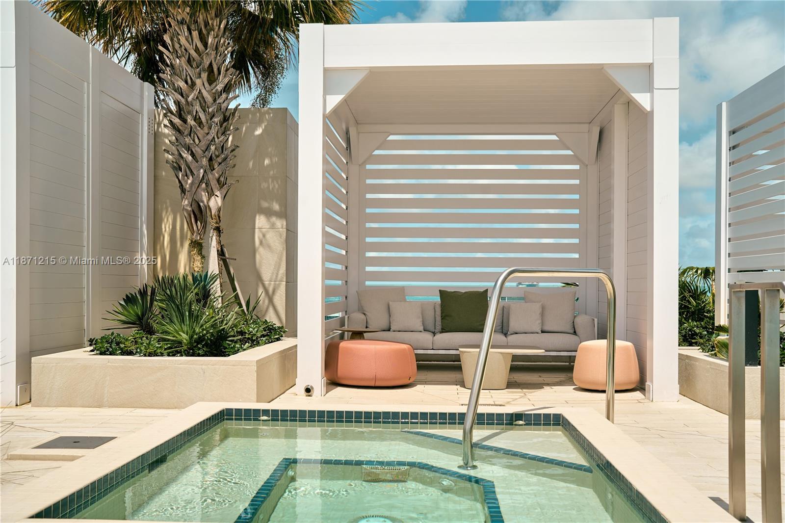 300 BISCAYNE BLVD WAY COND - Residential