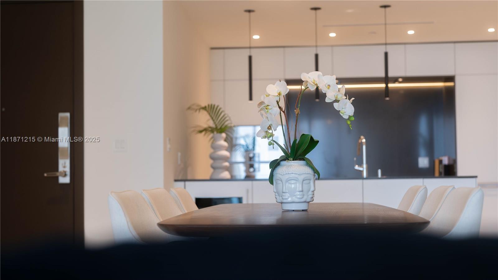 300 BISCAYNE BLVD WAY COND - Residential