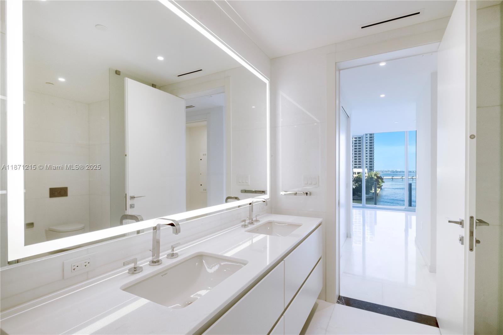 300 BISCAYNE BLVD WAY COND - Residential