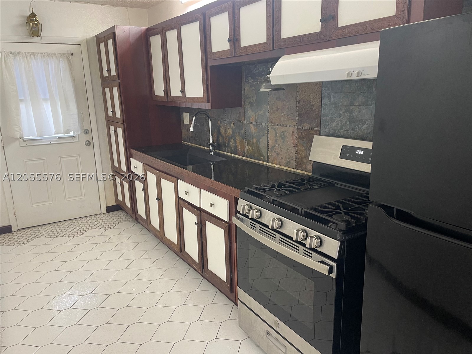 RO-MONT SOUTH GREEN CONDO - Residential Lease