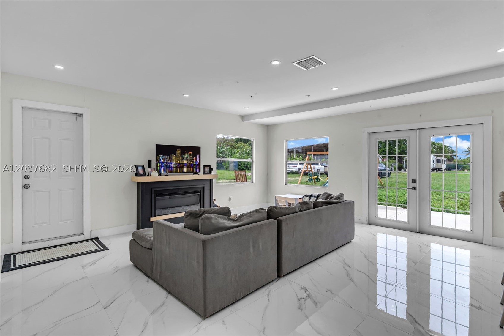 REDLANDS - Residential
