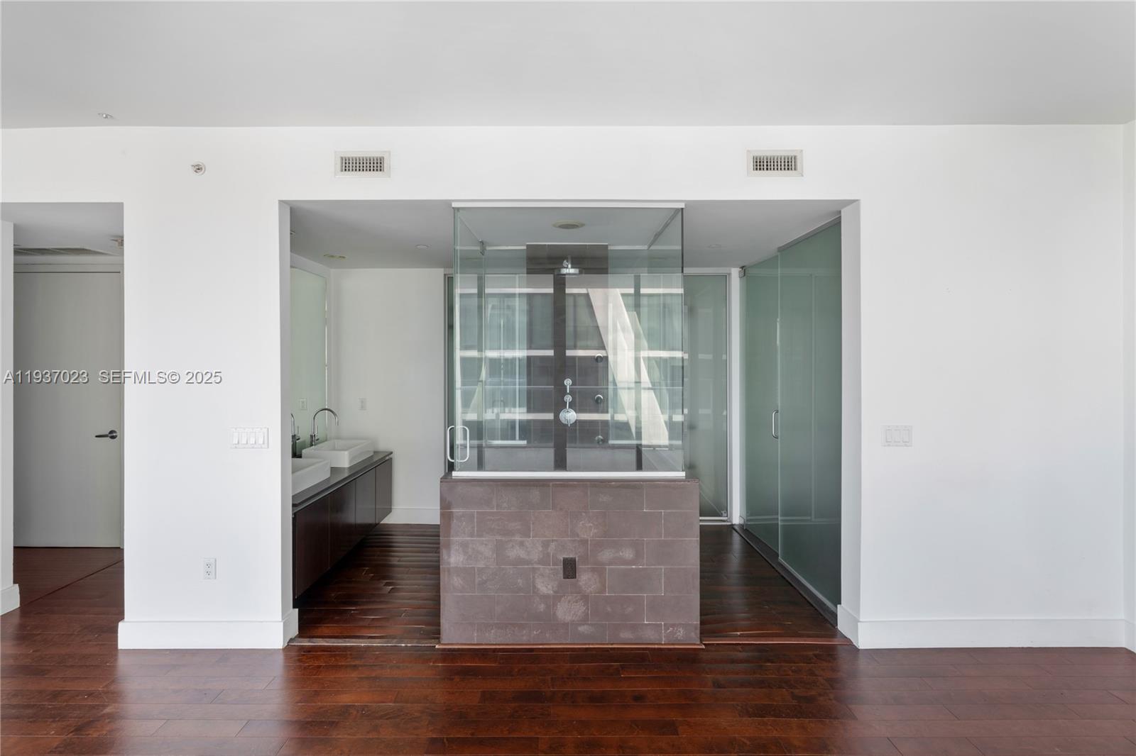 TEN MUSEUM PK RESIDENTIAL - Residential