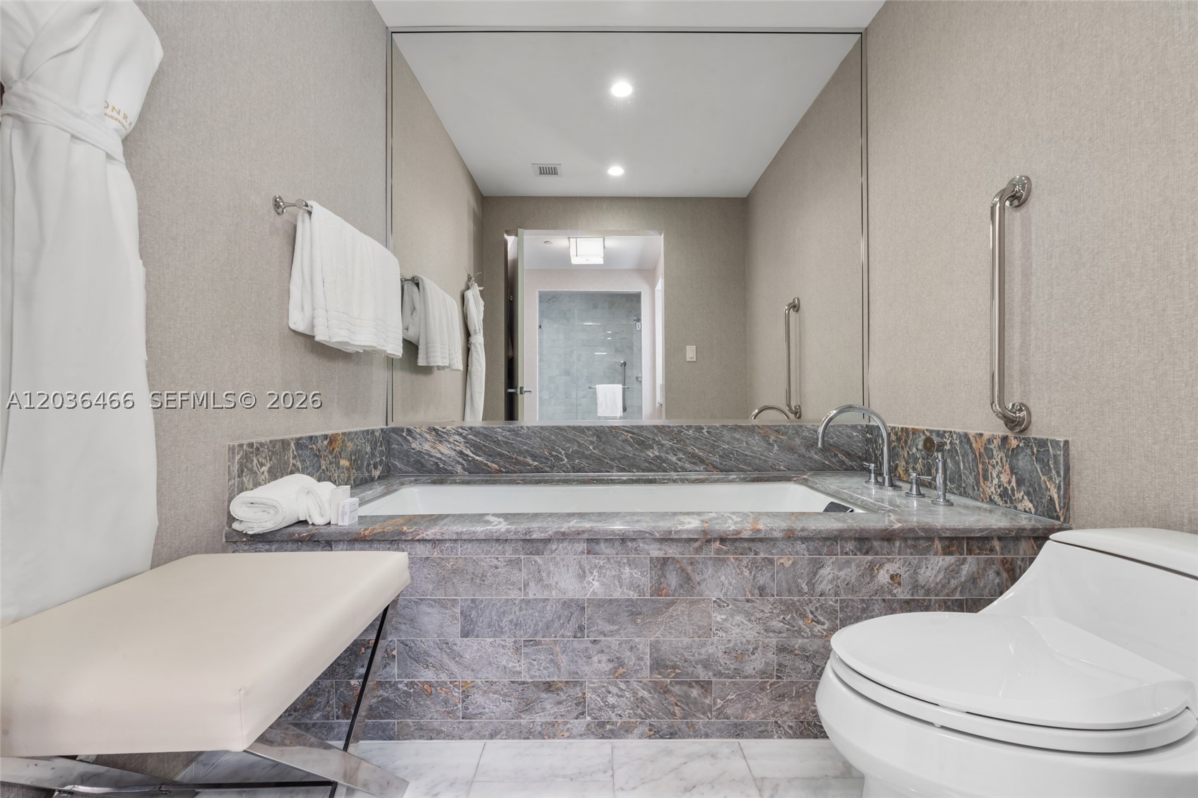 551 FLB CONDOMINIUM HOTEL - Residential