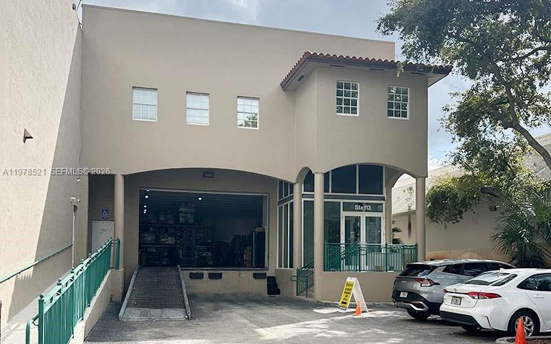 This excellent warehouse, located in the heart of Doral, offers a prime commercial space with over 7,384 sq ft of versatile storage area. Featuring high dock doors and ample room for storage, this property is ideal for businesses in need of substantial space, providing flexibility for expansion. With a ceiling height of 30 ft and additional parking spaces, this warehouse is ready for immediate use. Schedule a tour today to explore its potential!