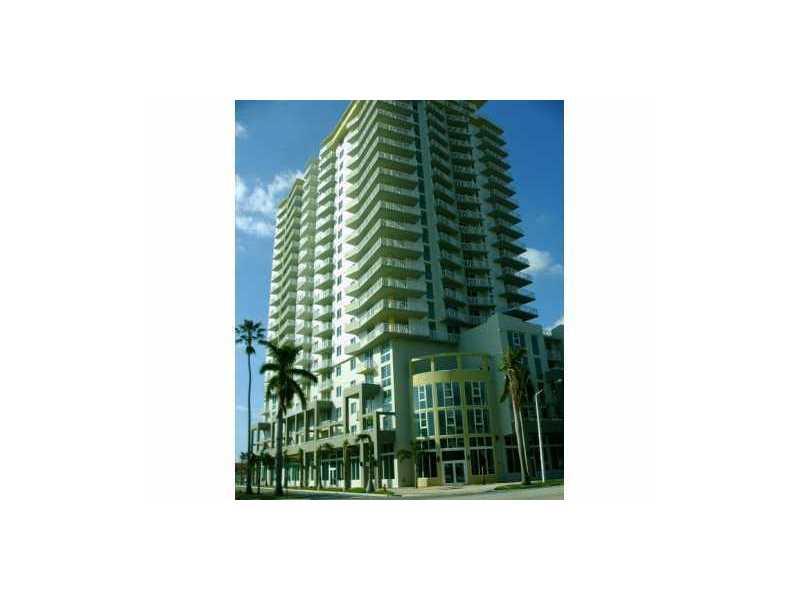 Centrally located 1/1 apartment, close to Downtown, Winwood, Desing District and Midtown. 24 hours security. Very easy to show.