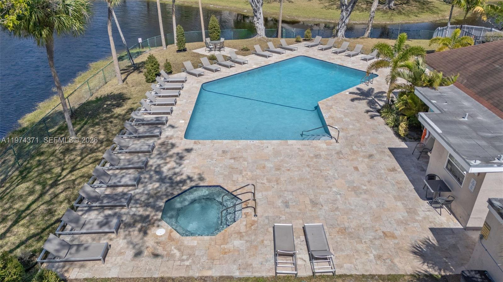 THE LAKES - Residential