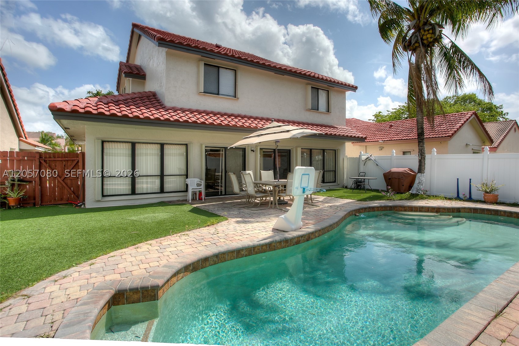 JACARANDA - Residential