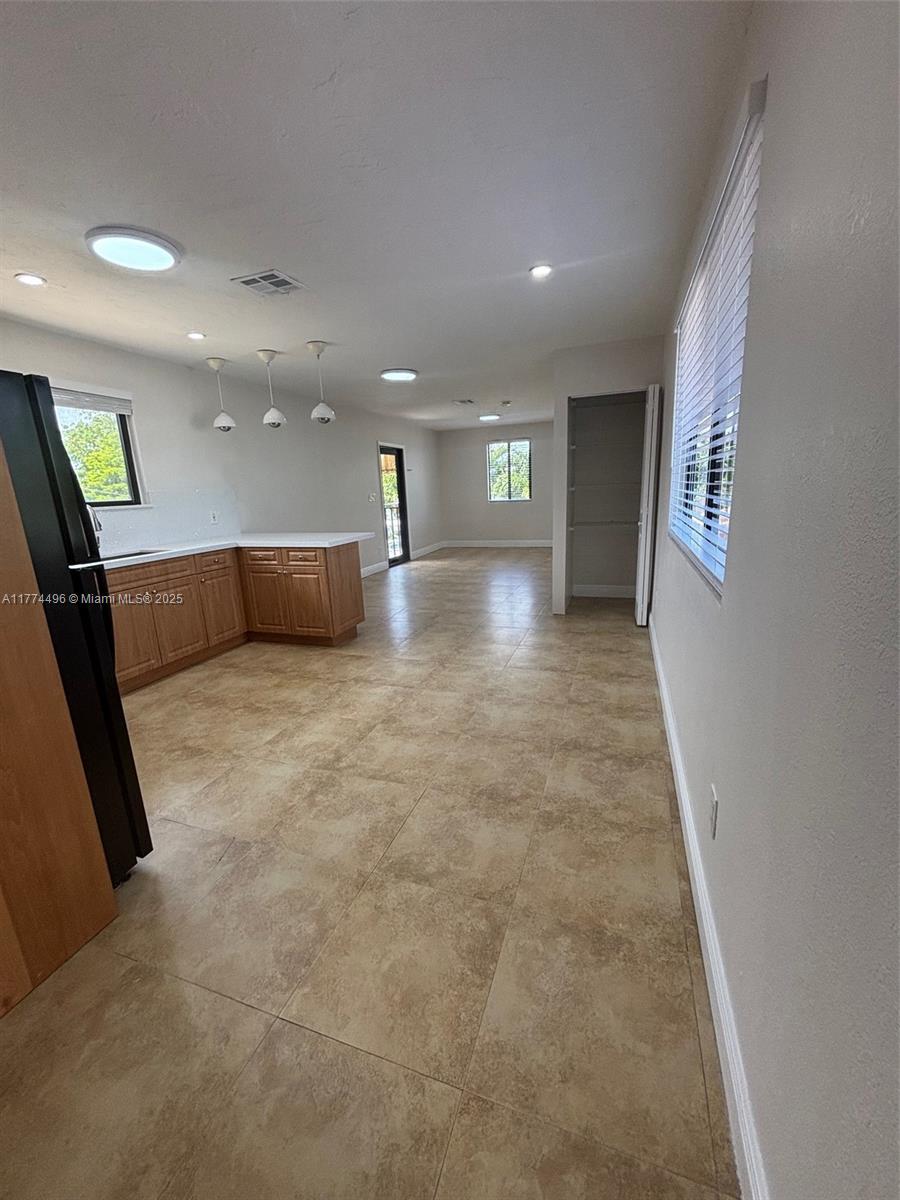 TROPICAL ESTATES - Residential Lease