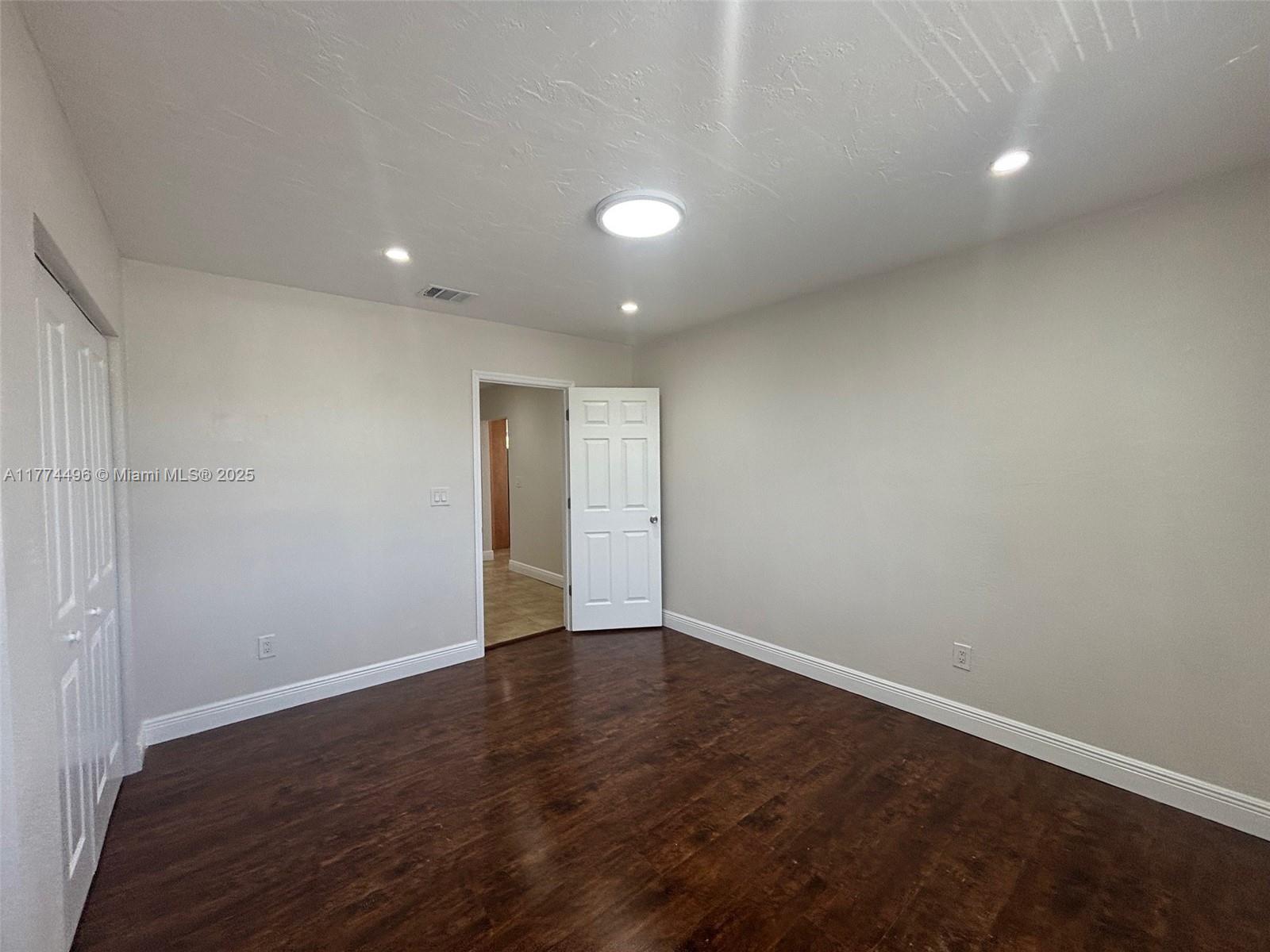 TROPICAL ESTATES - Residential Lease
