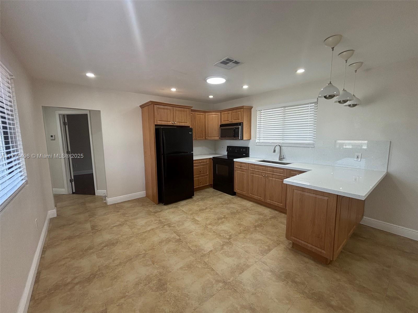 TROPICAL ESTATES - Residential Lease