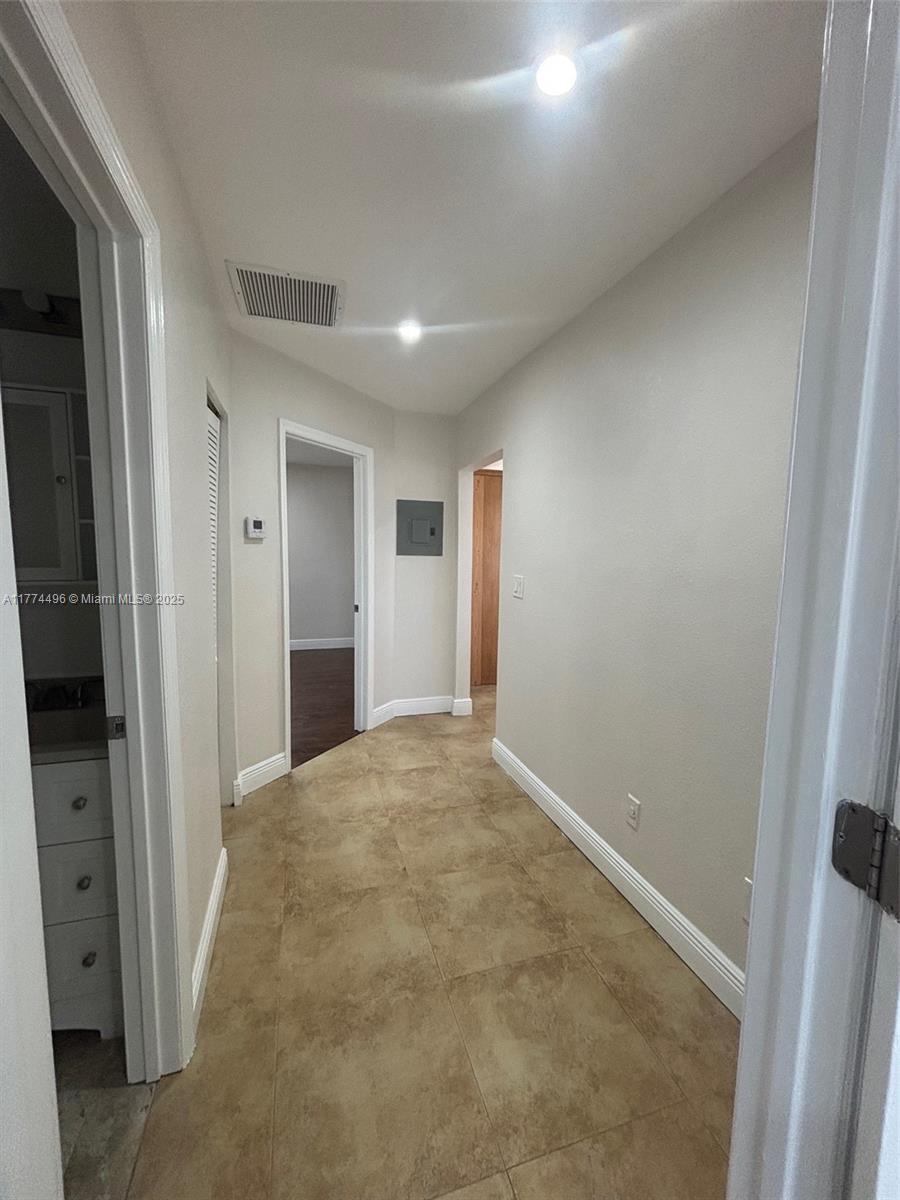 TROPICAL ESTATES - Residential Lease