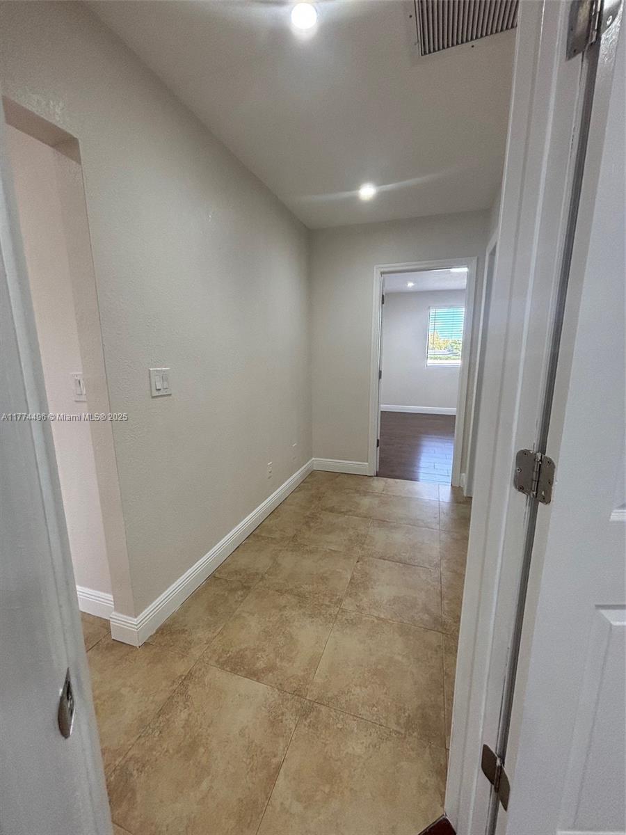TROPICAL ESTATES - Residential Lease