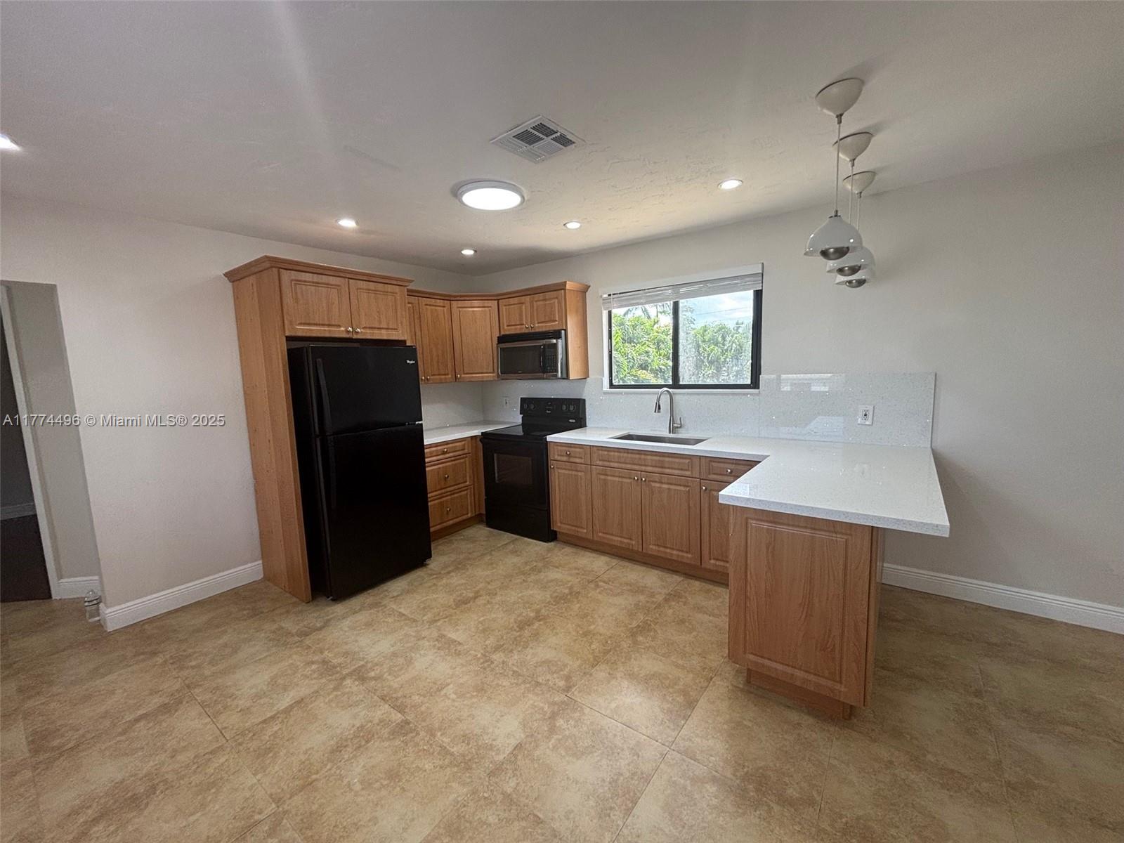 TROPICAL ESTATES - Residential Lease
