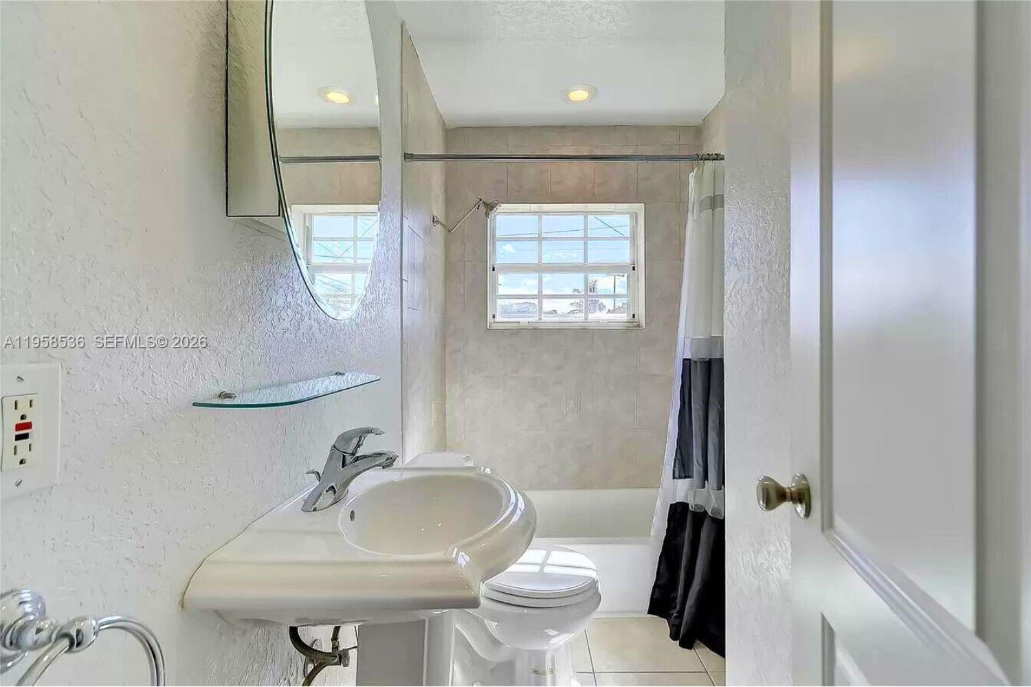 HOLLYWOOD PARK - Residential
