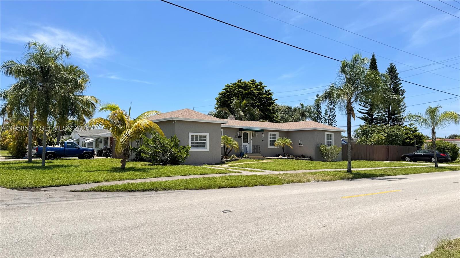 BEAUTIFUL HOUSE >>> Spacious 3 Beedrooms, 2 Bathrooms, located on a magnificent corner lot in desirable Hollywood East, just minutes from the beach. If features a beautiful kitchen with granite countertops, wood gabinetry, stainles steele appliances which includes a GAS STOVE. Thus great house has plenty of natural light.
There is a shower outside patio, ready to use when I get back from the beach! 
Completely NEW ROOF!!