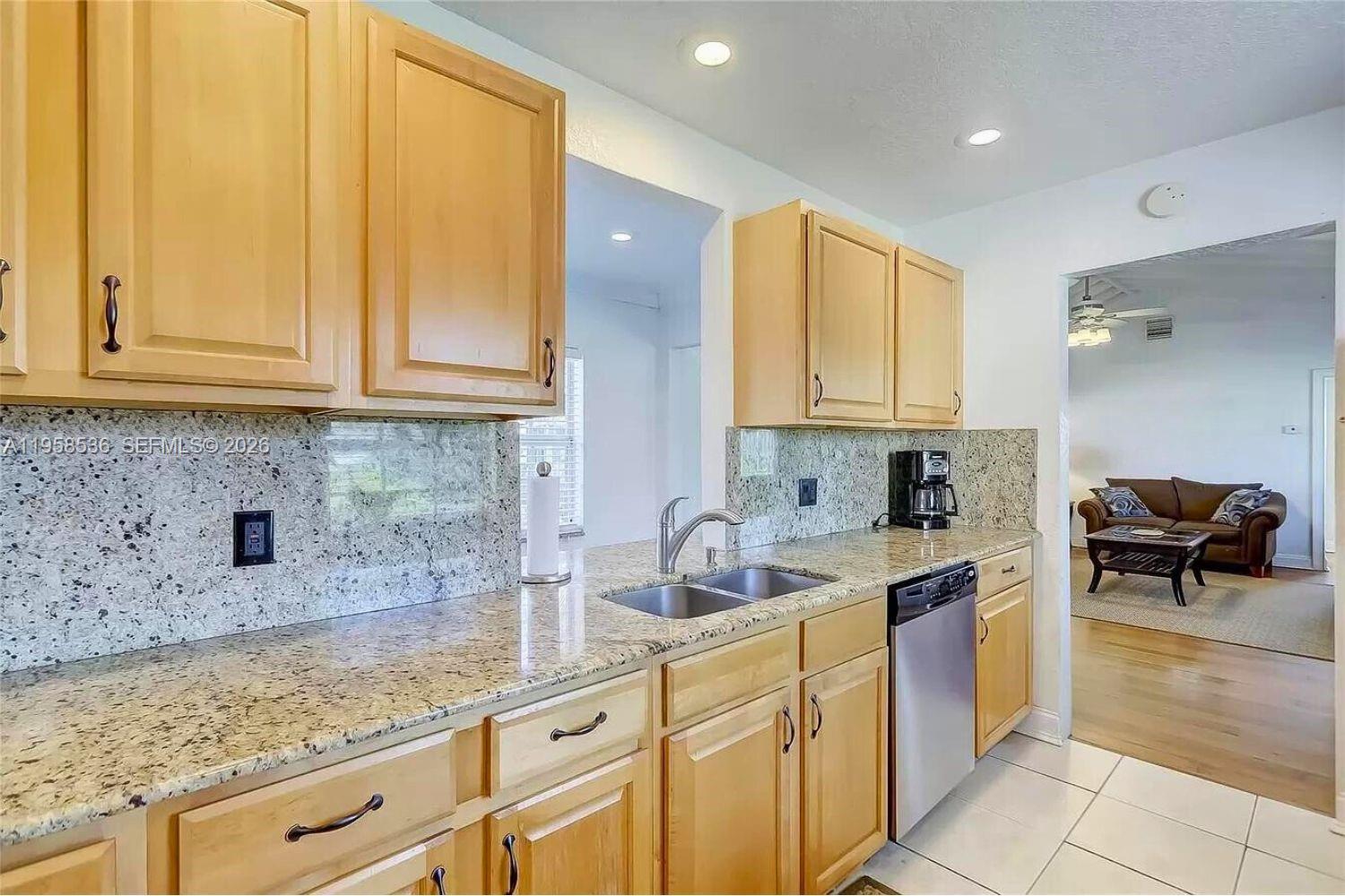 HOLLYWOOD PARK - Residential