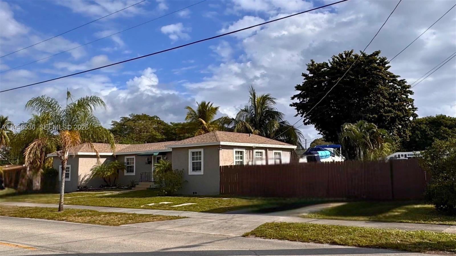 HOLLYWOOD PARK - Residential