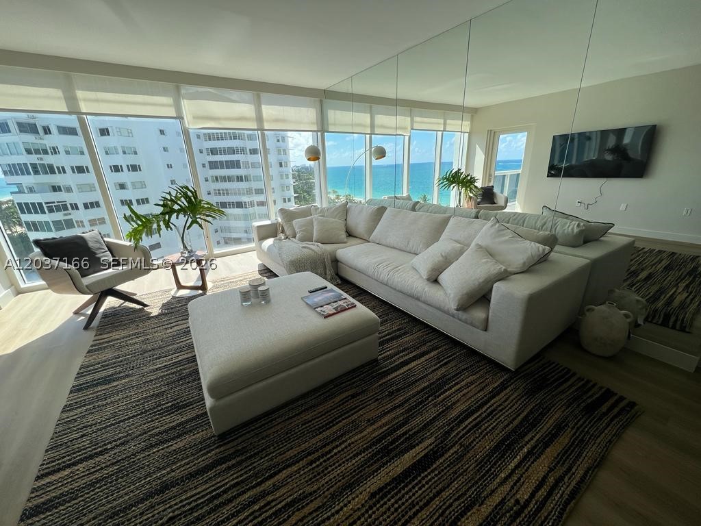 HARBOUR HOUSE - Residential
