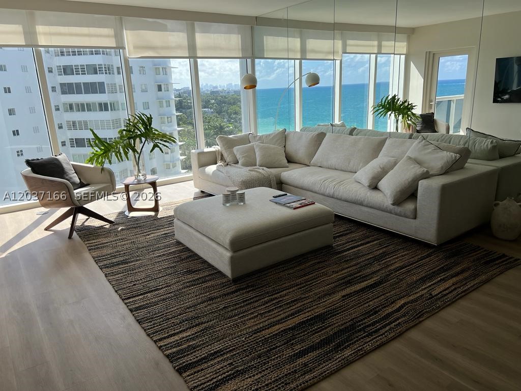 HARBOUR HOUSE - Residential