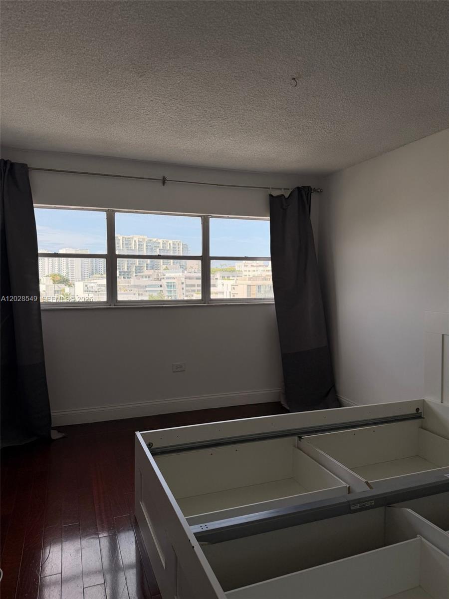OCTAGON TOWERS I CONDO - Residential Lease