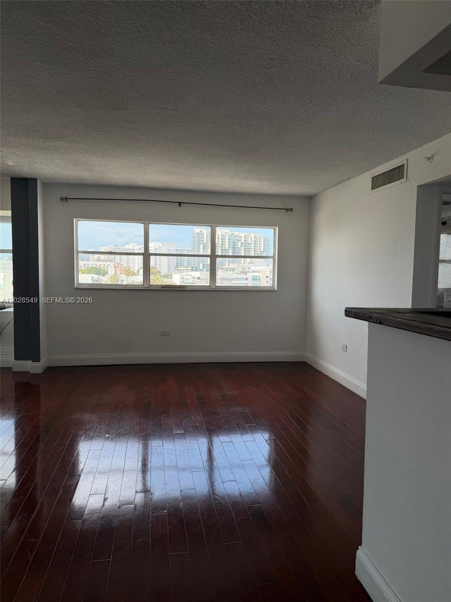 OCTAGON TOWERS I CONDO - Residential Lease
