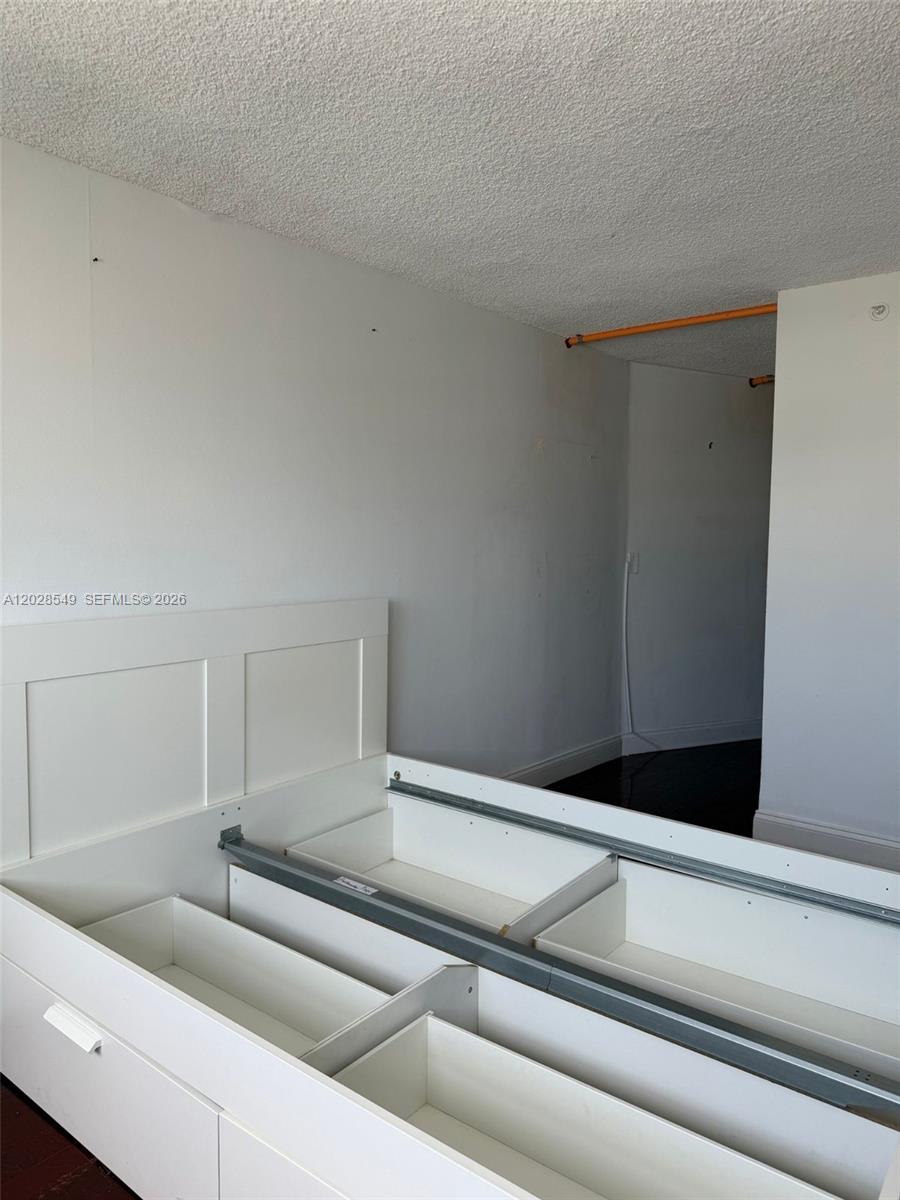 OCTAGON TOWERS I CONDO - Residential Lease